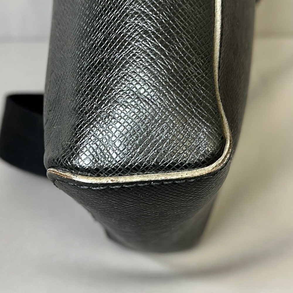 Louis Vuitton Anton Messenger Bag (UNISEX) - Picture 7 of 12